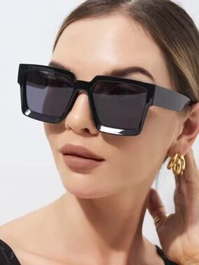 Vintage Square Sunglasses Women Retro Black Frame Classic Style Eyewear UV400